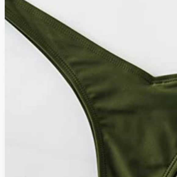 Bikini - Picture 3 of 4